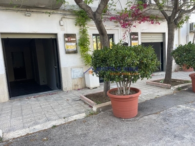 Immobile commerciale in Affitto a Siracusa, 500€, 80 m²