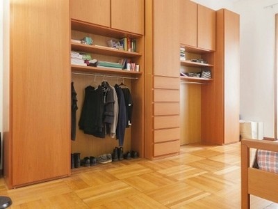 Moderna camera singola in un appartamento con tre camere da letto [MI_RSP4-A_S2]