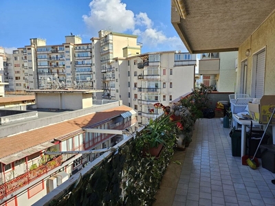 Quadrilocale in Affitto a Palermo, 700€, 90 m²