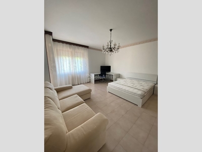 Stanza in Affitto a Novara, zona Bicocca, 380€, 85 m², arredato