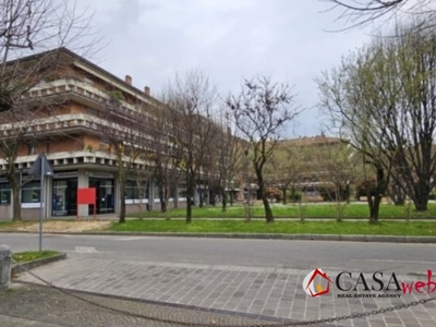 Trilocale in Vendita a Bergamo, 230'000€, 140 m²