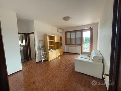 VENDESI casa-appartamento Follonica