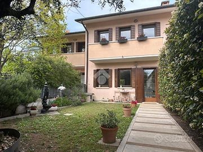 VILLA A SCHIERA A POVE DEL GRAPPA