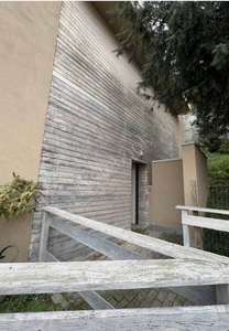 Villa a schiera in Via Giacomo Puccini 19 in zona Maggianico a Lecco