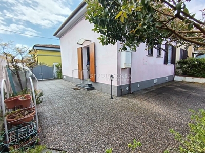 Villa bifamiliare in Vendita a Pisa, 288'000€, 100 m²