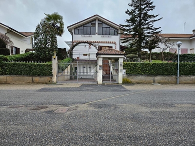 Villa in vendita a Calamandrana