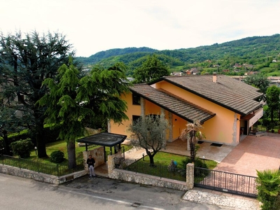 Villa in vendita a Chiampo