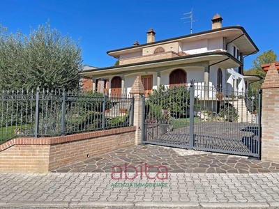 Villa in vendita a Colli Del Tronto