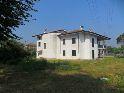 Villa in Vendita a Mantova, 600 m²