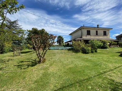 Villa in vendita a Montechiaro D'Acqui