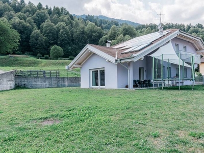 Villa in Vendita a Porte di Rendena Verdesìna