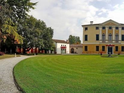 Villa in Vendita a Sandrigo