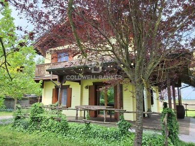Villa in vendita a Soragna - Zona: Carzeto