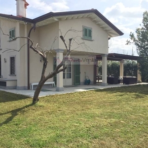 Villa in vendita Lucca