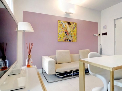 Appartamento con 1 camera da letto in affitto a Porta Monforte, Milano