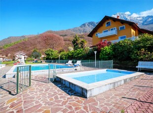 Appartamento a Colico Piano con giardino, piscina e terrazza