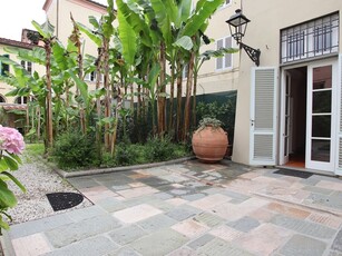 Appartamento in Affitto a Lucca, zona Centro storico, 6'000€, 520 m²