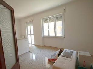 Appartamento in Affitto a Lucca, zona Sant'Anna, 770€, 120 m², arredato