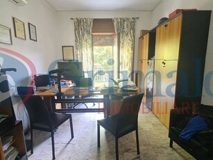Appartamento in Affitto a Napoli, 1'600€, 150 m²