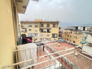 Appartamento in Affitto a Napoli, zona Arenella, 1'600€, 130 m²