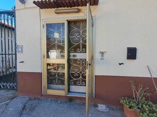 Appartamento in Affitto a Salerno, 700€, 105 m²