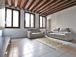 Appartamento in Affitto a Vicenza, 850€, 99 m², arredato