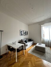 Appartamento in Affitto in Via San Giovanni sul Muro a Milano