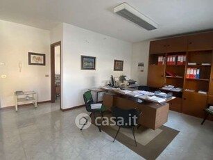 Appartamento in Vendita in Via Mauro del Maino a Piacenza