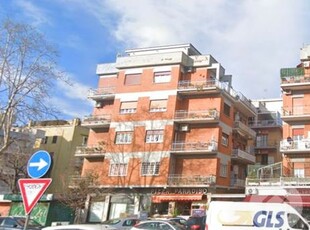 Appartamento in Vendita in Via San Pietro in Verzolo a Pavia