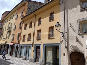 Capannone in Affitto a Aosta, zona Centro Storico, 2'000€, 84 m²