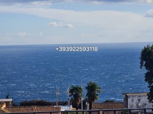 Casa a Acireale con terrazza e giardino