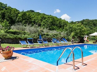 Casa a Castelnuovo Di Val Di Cecina con piscina e barbecue