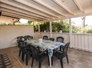 Casa a Riva Dei Tarquini con barbecue e terrazza