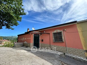 Casa Bi/Trifamiliare in Vendita in Via Casa Stanzione a Salerno