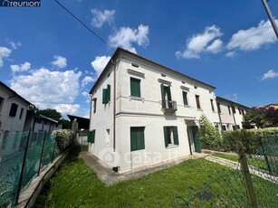 Casa Bi/Trifamiliare in Vendita in Via Sant' Ambrogio di Fiera 54 a Treviso
