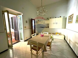 Casa Indipendente in Vendita a Catania, zona Ognina, 150'000€, 199 m²