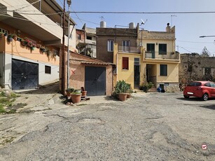 Casa Semi Indipendente in Vendita a Messina, 25'000€, 120 m²