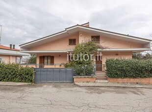 Esclusiva villa di 331 mq in vendita Strada Cetrullo, 50, Pescara, Abruzzo