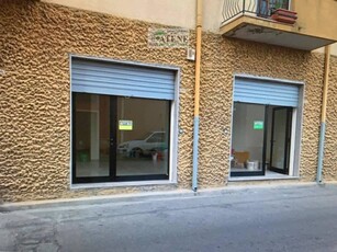 Immobile commerciale in Affitto a Cagliari, 700€, 90 m²