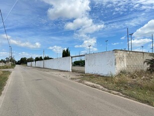 Immobile commerciale in Vendita a Lecce, zona Stadio, 800'000€, 4700 m²