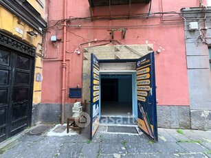 Negozio/Locale commerciale in Affitto in Via Gregorio Mattei a Napoli