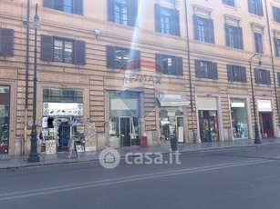 Negozio/Locale commerciale in Affitto in Via Roma 225 a Palermo