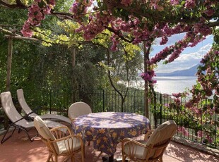 Piacevole casa a Brenzone Sul Garda con giardino e terrazza