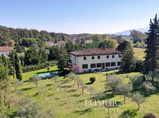 Prestigiosa villa di 600 mq in vendita, Via del Generale, Lucca, Toscana