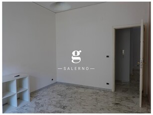 Quadrilocale in Affitto a Salerno, 900€, 120 m²