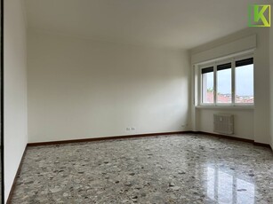 Quadrilocale in Affitto a Varese, zona Centro, 1'300€, 130 m²