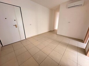 Trilocale in Affitto a Caserta, zona Ospedale, 500€, 70 m²