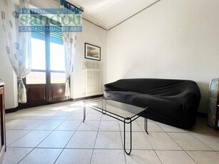 Trilocale in Affitto a Vercelli, zona Corso Italia, 450€, 80 m², arredato