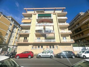 Trilocale in Vendita a Roma, zona Ostia Levante, 269'000€, 94 m²