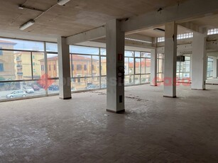 Ufficio in Affitto a Livorno, 2'500€, 740 m²